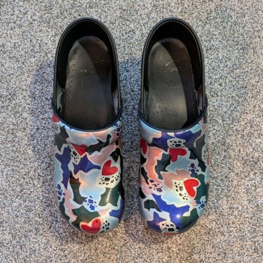 Dansko Professional Patent Clogs EU 40 US 9.5-10 - Hearts & Paw Print Abstract